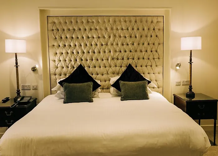 Отель The Keadeen Ньюбридж