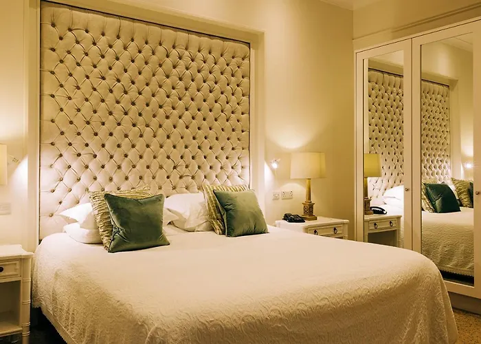 Отель The Keadeen Ньюбридж