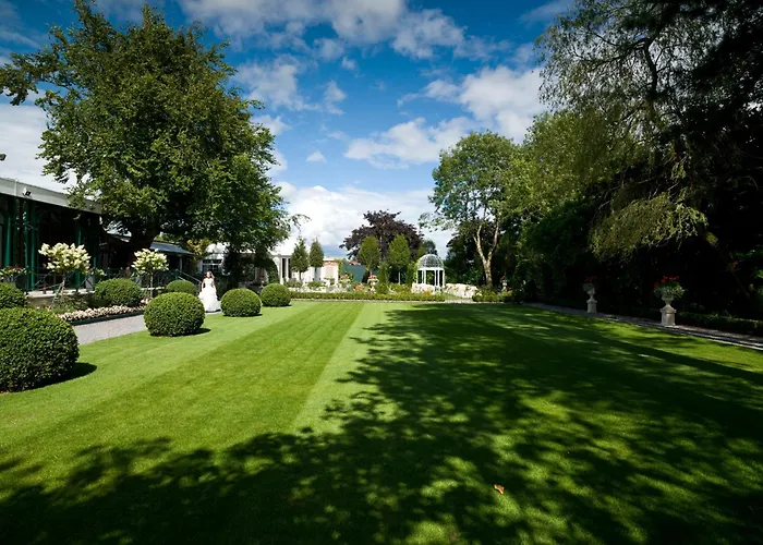 Отель The Keadeen Ньюбридж