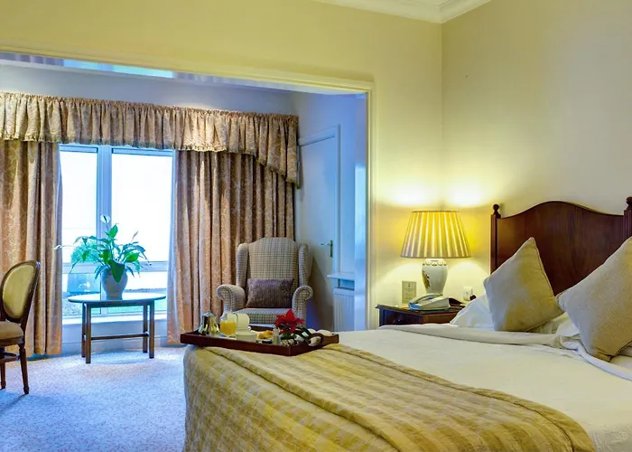 Отель The Keadeen Ньюбридж