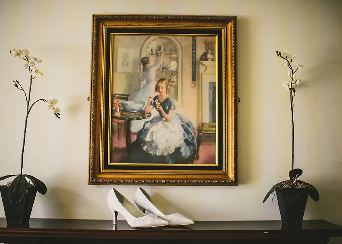 Отель The Keadeen Ньюбридж